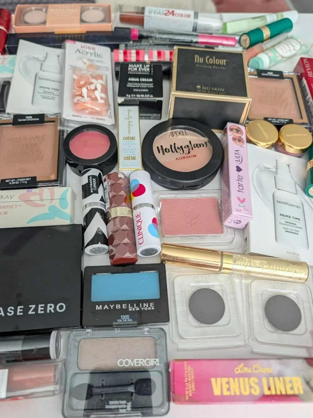 Mixed Beauty Makeup Cosmetics Lot Over 70 Pieces Bareminerals Clinique Revlon